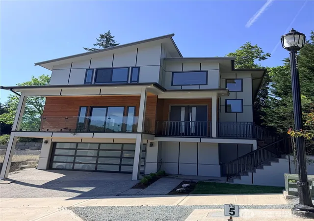 Photo 1 of Single family home for sale at 4305 Ne 26 Place, Renton, WA 98056 | MLS# NWM2528119 | Listing updated on 2026-09-21