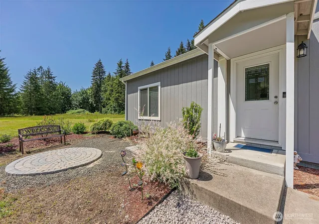 Photo 3 of Sale Pending at 131 Marquee Ln, Elma, WA 98541 | MLS# NWM2528136 | Listing updated on 2026-09-25