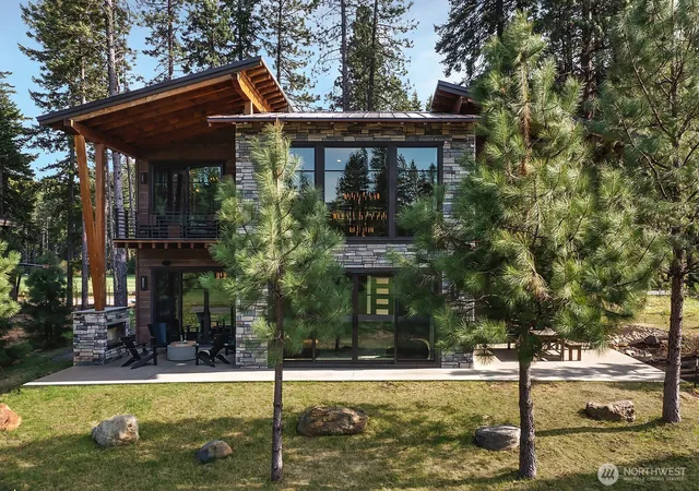 Photo 2 of Sale Pending at 111 Big Dirty Ct, Cle Elum, WA 98922 | MLS# NWM2528157 | Listing updated on 2026-09-22