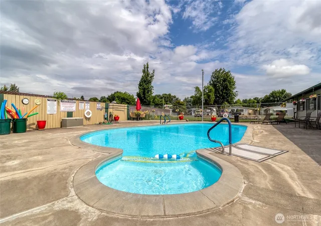 Photo 23 of Manufactured home for sale at 921 SE Scenic View Dr, College Place, WA 99324 | MLS# NWM2528162 | Listing updated on 2026-10-22