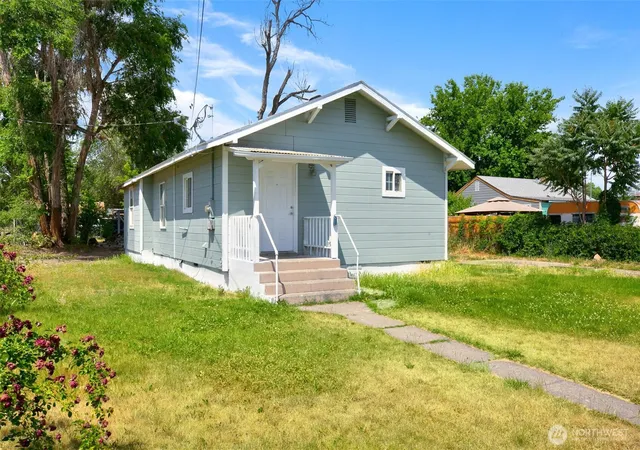 Single family home for sale at 10 S 10th Street, Yakima, WA 98901 | MLS# NWM2528199