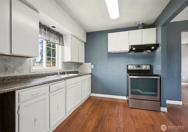 Photo 4 of Single family home for sale at 10 S 10th Street, Yakima, WA 98901 | MLS# NWM2528199 | Listing updated on 2026-09-21