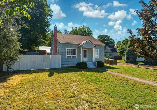 Photo 3 of Sale Pending at 49 S Clinton St, Walla Walla, WA 99362 | MLS# NWM2528233 | Listing updated on 2026-09-26