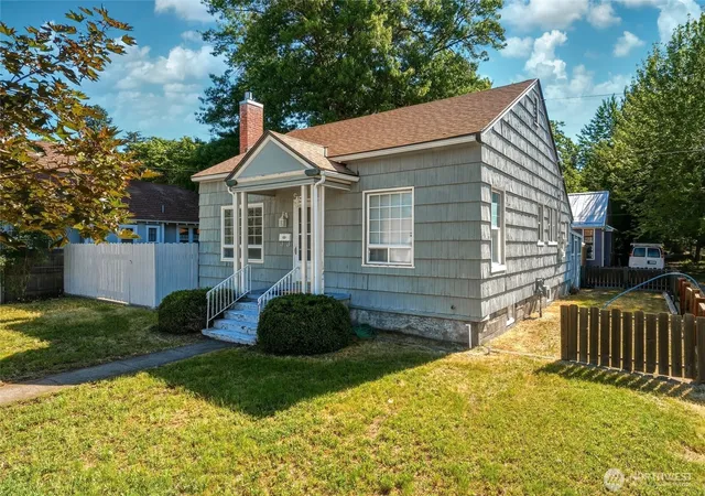 Photo 3 of Sale Pending at 49 S Clinton St, Walla Walla, WA 99362 | MLS# NWM2528233 | Listing updated on 2026-09-26