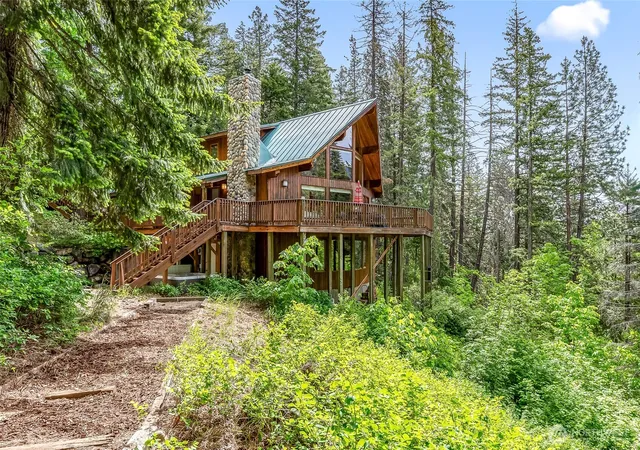Photo 3 of Single family home for sale at 16761 Lakeview Dr, Leavenworth, WA 98826 | MLS# NWM2528238 | Listing updated on 2026-09-21