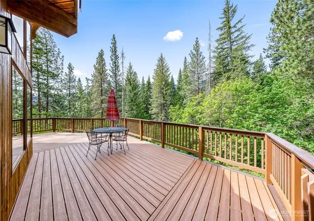 Photo 3 of Single family home for sale at 16761 Lakeview Dr, Leavenworth, WA 98826 | MLS# NWM2528238 | Listing updated on 2026-09-21