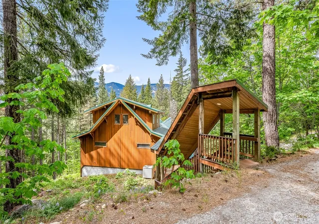 Photo 2 of Single family home for sale at 16761 Lakeview Dr, Leavenworth, WA 98826 | MLS# NWM2528238 | Listing updated on 2026-09-21