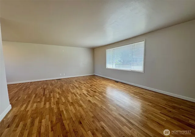 Photo 4 of Single family home for sale at 610 S Grand Dr, Moses Lake, WA 98837 | MLS# NWM2528258 | Listing updated on 2026-09-21