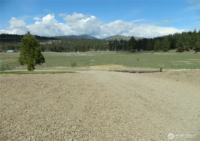 Photo 4 of Manufactured home for sale at 29 Duck Flats Rd, Tonasket, WA 98855 | MLS# NWM2528270 | Listing updated on 2026-09-21