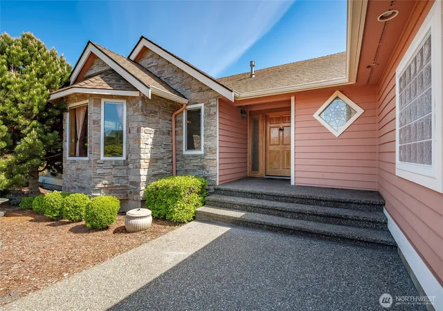 Photo 3 of Single family home for sale at 4755 S Golf Crse Dr, Blaine, WA 98230 | MLS# NWM2528325 | Listing updated on 2026-09-21
