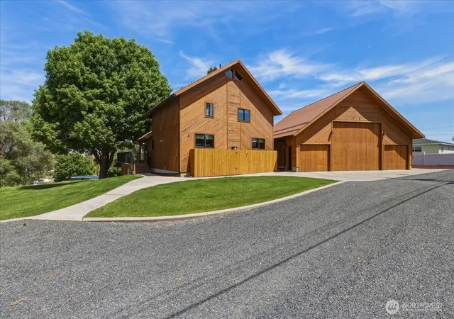 Photo 1 of Single family home for sale at 301 Sw West St, Wilbur, WA 99185 | MLS# NWM2528337 | Listing updated on 2026-09-21