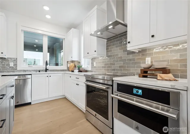 Photo 4 of Sale Pending at 12282 138th Place NE #2301, Redmond, WA 98052 | MLS# NWM2528398 | Listing updated on 2026-09-25