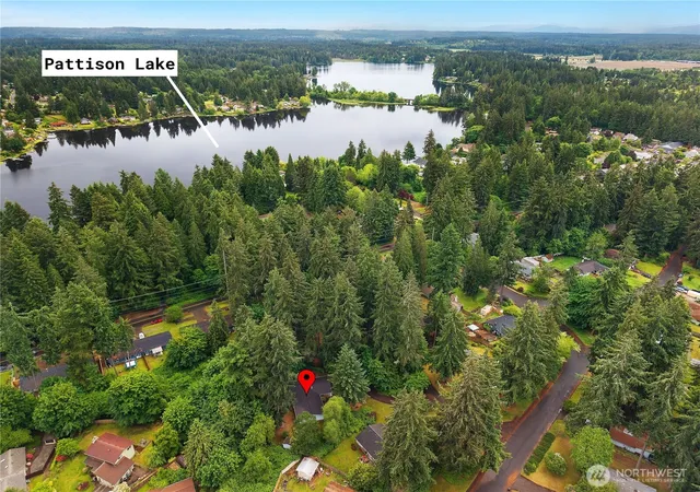 Photo 3 of Sale Pending at 6720 Alder Glen Dr SE, Olympia, WA 98513 | MLS# NWM2528519 | Listing updated on 2026-10-01