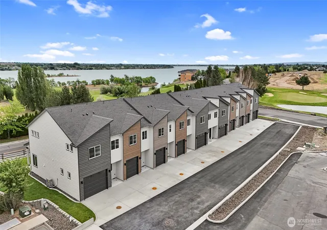 Photo 2 of Townhouse for sale at 6398 Ne Melby Way #1, Moses Lake, WA 98837 | MLS# NWM2528593 | Listing updated on 2026-09-21