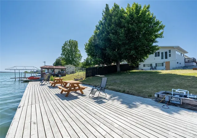 Photo 4 of Multi family home for sale at 3013 W Lakeside Dr #1-5, Moses Lake, WA 98837 | MLS# NWM2528601 | Listing updated on 2026-09-21