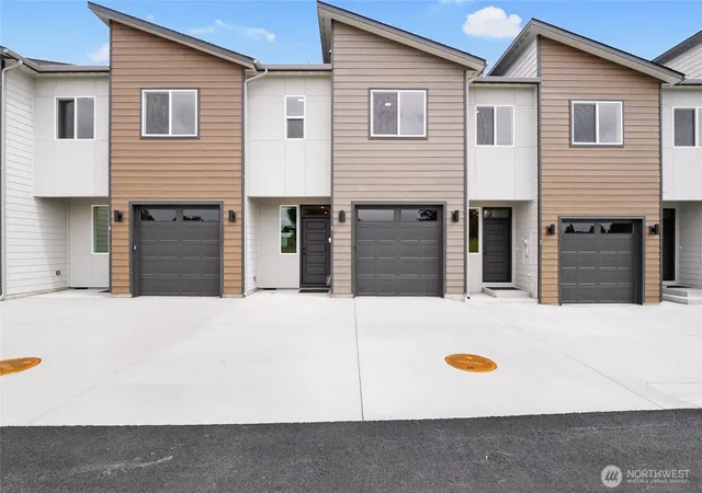 Photo 1 of Townhouse for sale at 6398 Ne Melby Way #3, Moses Lake, WA 98837 | MLS# NWM2528602 | Listing updated on 2026-09-21