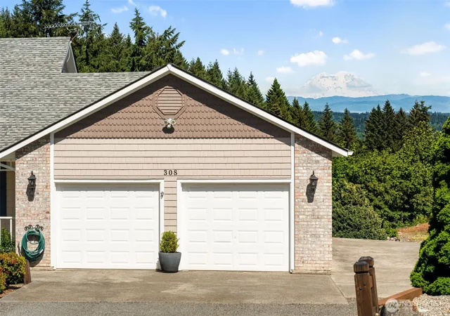 Photo 3 of Single family home for sale at 308 Brockway Rd, Chehalis, WA 98532 | MLS# NWM2528625 | Listing updated on 2026-09-21