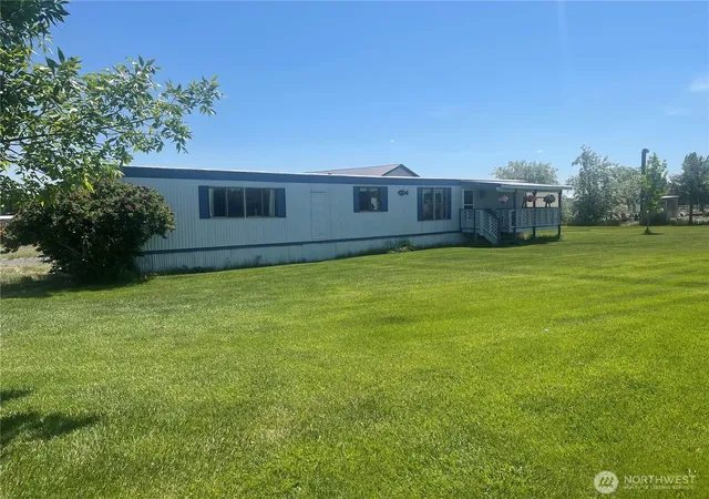Photo 1 of Sale Pending at 4283 Ne Wenatchee Dr, Moses Lake, WA 98837 | MLS# NWM2528626 | Listing updated on 2026-10-01