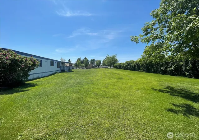 Photo 2 of Sale Pending at 4283 Ne Wenatchee Dr, Moses Lake, WA 98837 | MLS# NWM2528626 | Listing updated on 2026-10-01