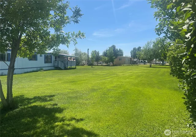 Photo 3 of Sale Pending at 4283 NE Wenatchee Dr, Moses Lake, WA 98837 | MLS# NWM2528626 | Listing updated on 2026-10-01