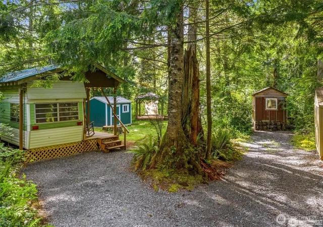 Photo 3 of Manufactured home for sale at 137 Paradise Dr, Ashford, WA 98304 | MLS# NWM2528676 | Listing updated on 2026-09-21