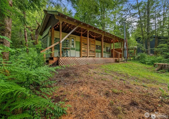 Photo 3 of Manufactured home for sale at 137 Paradise Dr, Ashford, WA 98304 | MLS# NWM2528676 | Listing updated on 2026-09-21