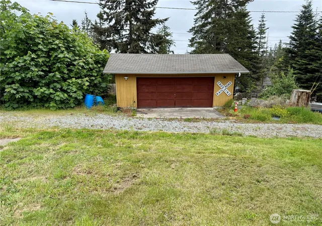 Photo 3 of Single family home for sale at 1578 Poplar Ln, Camano Island, WA 98282 | MLS# NWM2528711 | Listing updated on 2026-09-27