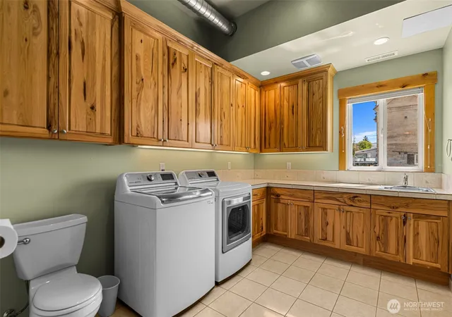 Photo 4 of Single family home for sale at 1307 Jefferson Ave, Bridgeport, WA 98813 | MLS# NWM2528761 | Listing updated on 2026-09-21