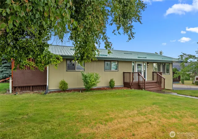 Photo 3 of Sale Pending at 5 Parkway St W, Omak, WA 98841 | MLS# NWM2528777 | Listing updated on 2026-08-28