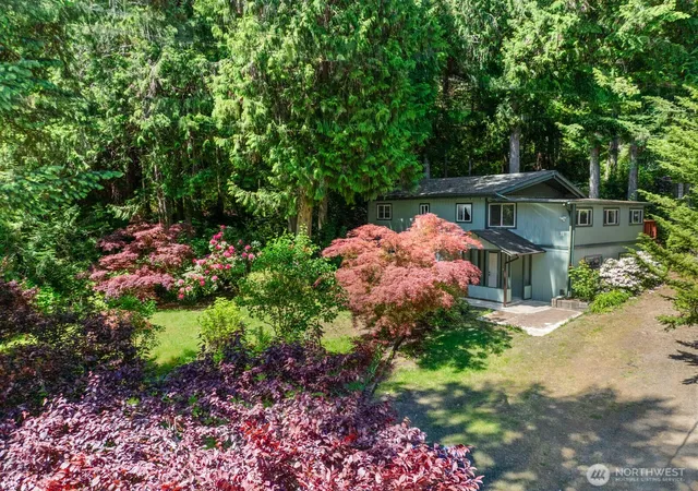 Photo 4 of Single family home for sale at 31 N Colony Surf Dr, Lilliwaup, WA 98555 | MLS# NWM2528783 | Listing updated on 2026-09-21