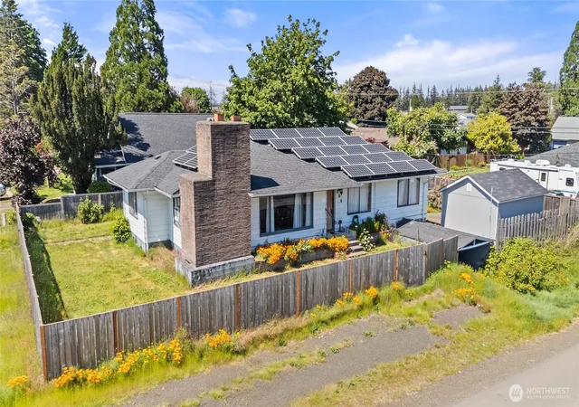 Photo 2 of Single family home for sale at 306 E I St, Shelton, WA 98584 | MLS# NWM2528791 | Listing updated on 2026-10-02