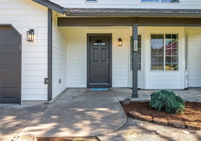 Photo 3 of Single family home for sale at 141 Vermillion Rd, Kelso, WA 98626 | MLS# NWM2528846 | Listing updated on 2026-09-26