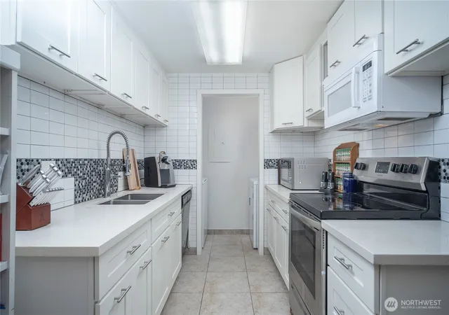 Photo 3 of Condo for sale at 16817 Larch Way #D206, Lynnwood, WA 98037 | MLS# NWM2528921 | Listing updated on 2026-09-21