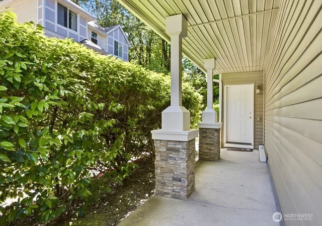 Photo 2 of Townhouse for sale at 6699 Se Cougar Mountain Way, Bellevue, WA 98006 | MLS# NWM2528950 | Listing updated on 2026-10-01