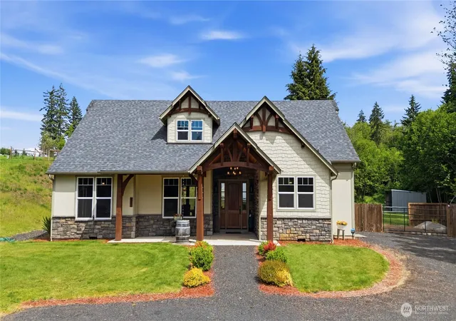 Photo 2 of Single family home for sale at 30 Forest Hts, Cathlamet, WA 98612 | MLS# NWM2529017 | Listing updated on 2026-09-21