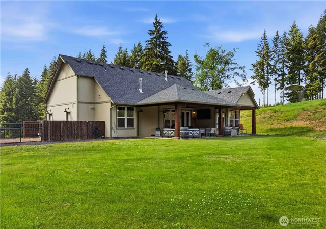Photo 3 of Single family home for sale at 30 Forest Hts, Cathlamet, WA 98612 | MLS# NWM2529017 | Listing updated on 2026-09-21