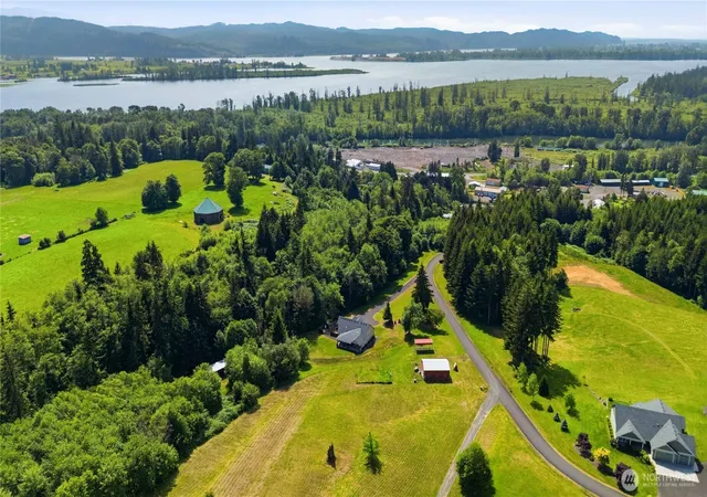 Photo 4 of Single family home for sale at 30 Forest Hts, Cathlamet, WA 98612 | MLS# NWM2529017 | Listing updated on 2026-09-21