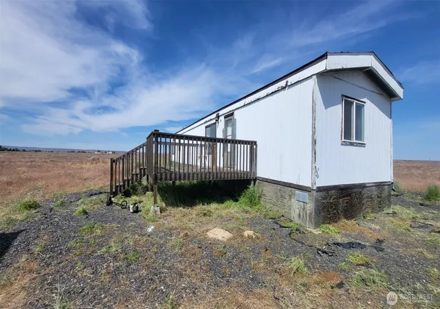 Photo 1 of Manufactured home for sale at 2750 Ne Road 16, Soap Lake, WA 98851 | MLS# NWM2529024 | Listing updated on 2026-09-21