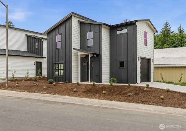 Photo 1 of Single family home for sale at 230 Glengate St, Cathlamet, WA 98612 | MLS# NWM2529072 | Listing updated on 2026-09-21
