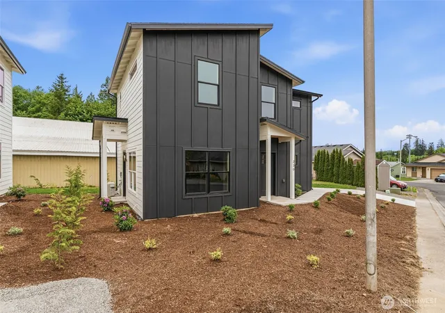 Photo 2 of Single family home for sale at 230 Glengate St, Cathlamet, WA 98612 | MLS# NWM2529072 | Listing updated on 2026-09-21