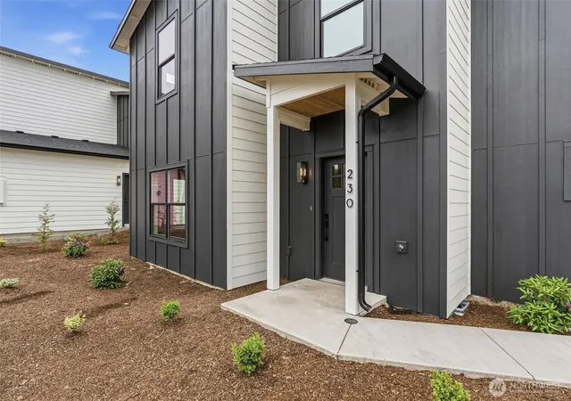 Photo 3 of Single family home for sale at 230 Glengate St, Cathlamet, WA 98612 | MLS# NWM2529072 | Listing updated on 2026-09-21
