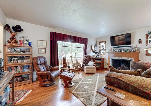 Photo 3 of Single family home for sale at 558 Juniper St, Walla Walla, WA 99362 | MLS# NWM2529125 | Listing updated on 2026-10-02