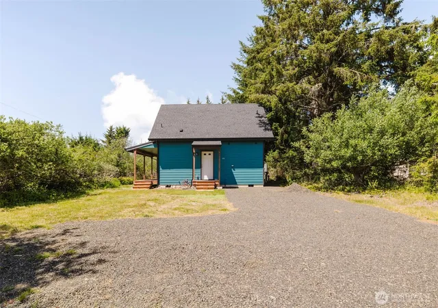 Photo 3 of Single family home for sale at 814 Shark Ct Sw, Ocean Shores, WA 98569 | MLS# NWM2529169 | Listing updated on 2026-09-21