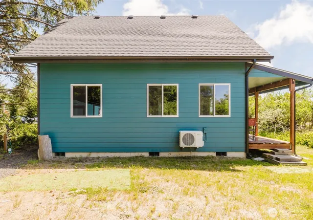 Photo 2 of Single family home for sale at 814 Shark Ct Sw, Ocean Shores, WA 98569 | MLS# NWM2529169 | Listing updated on 2026-09-21