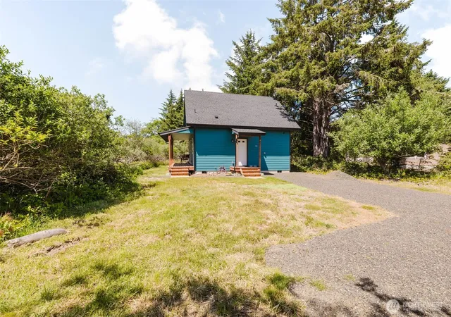 Photo 3 of Single family home for sale at 814 Shark Ct SW, Ocean Shores, WA 98569 | MLS# NWM2529169 | Listing updated on 2026-09-21