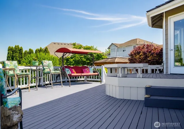 Photo 4 of Single family home for sale at 4029 Crystal Ridge Dr SE, Puyallup, WA 98372 | MLS# NWM2529177 | Listing updated on 2026-09-30