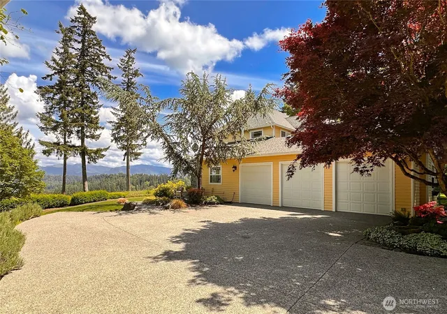 Photo 3 of Sale Pending at 36330 208th Avenue Se, Auburn, WA 98092 | MLS# NWM2529326 | Listing updated on 2026-09-29