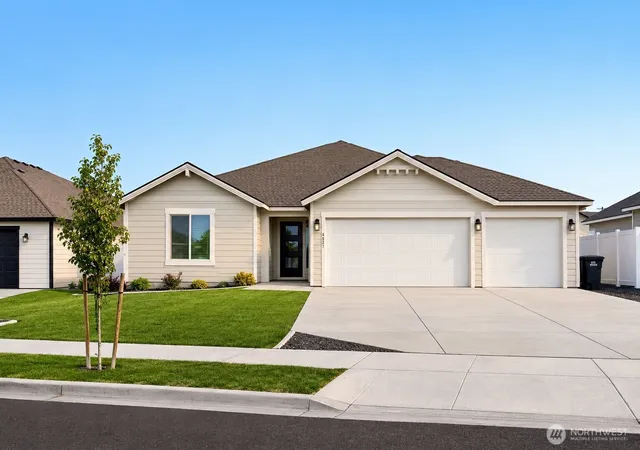 Photo 1 of Single family home for sale at 4212 W Sandy Ct, Moses Lake, WA 98837 | MLS# NWM2529367 | Listing updated on 2026-09-21
