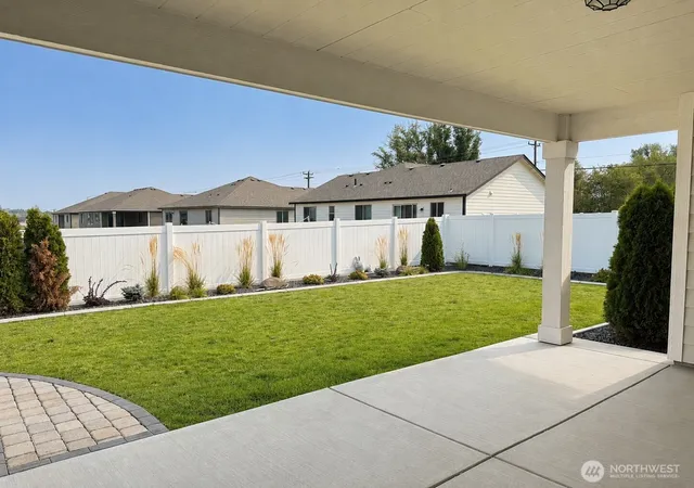 Photo 4 of Single family home for sale at 4212 W Sandy Ct, Moses Lake, WA 98837 | MLS# NWM2529367 | Listing updated on 2026-09-21