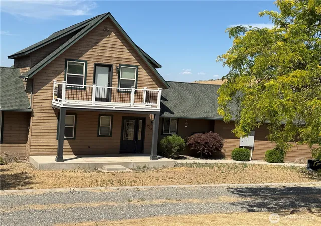 Photo 2 of Single family home for sale at 903 E Norman Rd, Yakima, WA 98901 | MLS# NWM2529391 | Listing updated on 2026-09-28